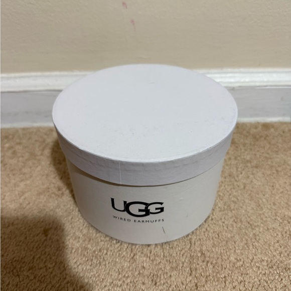 UGG Cream Wired Earmuffs - Picture 4 of 4
